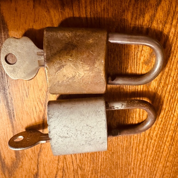 Vintage Yale and WB Padlocks - Picture 7 of 7